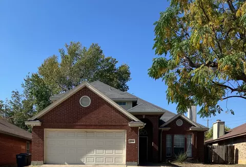 1504 Hollowbrook Ct, Fort Worth, TX 76103