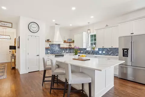 2831 W Colorado Blvd, Dallas, TX 75211