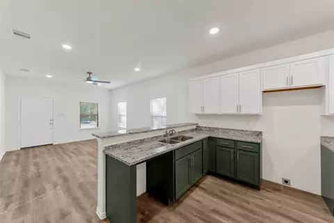 2715 Goodwill Ave, Dallas, TX 75210