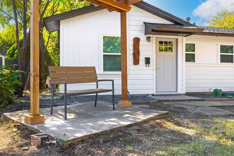 303 Denton Dr, Euless, TX 76039