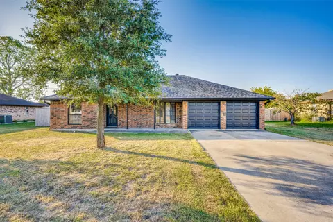 3 Rogers Cir, Krum, TX 76249