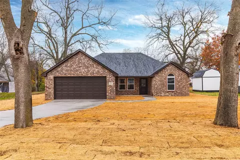 605 N Poplar St, Leonard, TX 75452