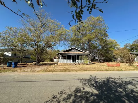 1305 S 5th Ave, Denison, TX 75021