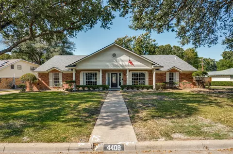 4408 Springbranch Dr, Benbrook, TX 76116