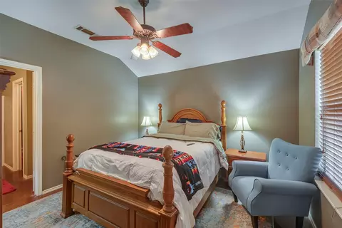 2837 Trailhouse Dr, Dallas, TX 75237