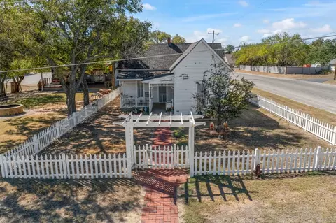 411 Main St, Nocona, TX 76255