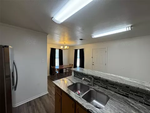 101 Red Oak Cir, Ector, TX 75439 photo 11