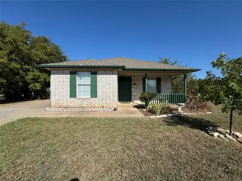 101 Red Oak Cir, Ector, TX 75439