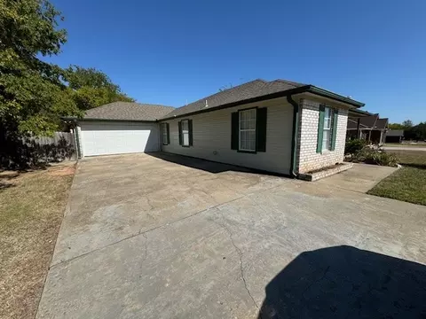 101 Red Oak Cir, Ector, TX 75439 photo 3