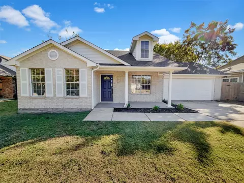 716 Peach St, Arlington, TX 76011