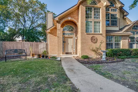 9202 Oak Hollow Dr, Rowlett, TX 75089