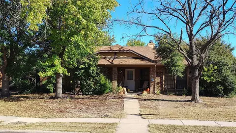 1653 Autumn Breeze Ln, Lewisville, TX 75077