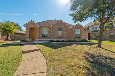 814 Meadow Flower Ln, Garland, TX 75043