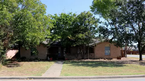 595 Manco Rd, Lewisville, TX 75067