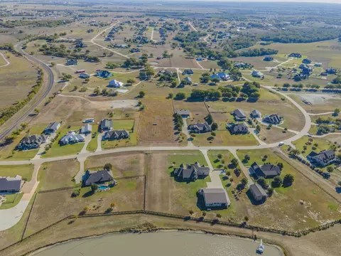 3131 Creekside Dr, Ponder, TX 76259