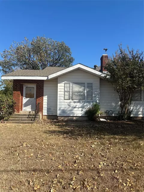 900 Grayson St, Nocona, TX 76255