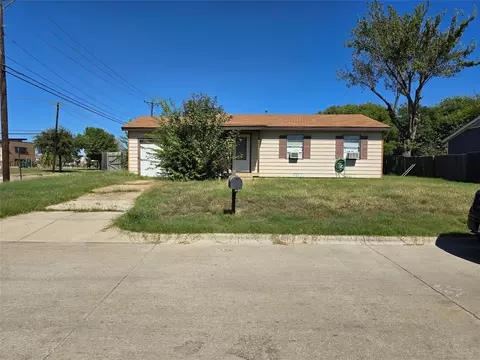 701 Shady Ln, Hurst, TX 76053