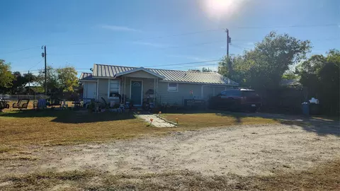1217 Lipan Dr, Granbury, TX 76048