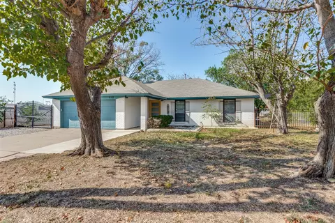 519 Easley St, White Settlement, TX 76108