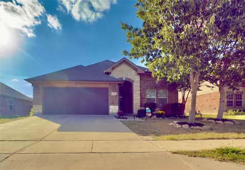 10321 Fossil Valley Dr, Fort Worth, TX 76131