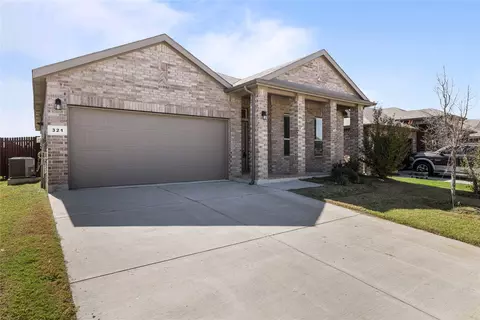 321 Roundstone Rd, Fort Worth, TX 76131