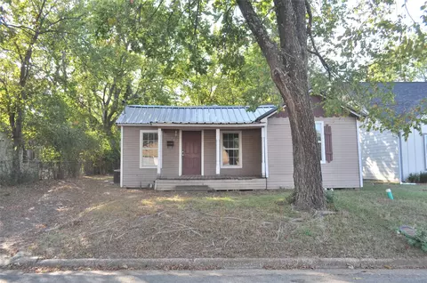 609 Lamar St, Sulphur Springs, TX 75482