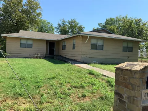 400 N Weaver St, Gainesville, TX 76240