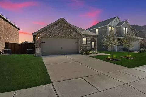 3229 Perman Dr, Heartland, TX 75126