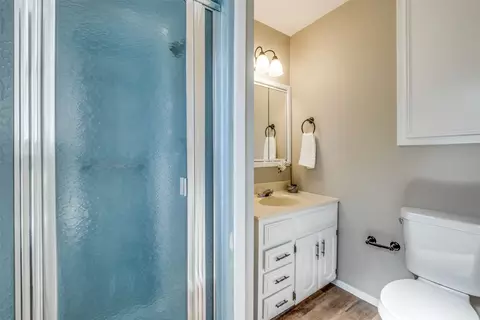 Bath - 1000 Powell Rd, Mesquite, TX 75149 photo 3 of 3