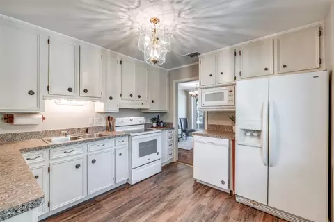 Kitchen - 1000 Powell Rd, Mesquite, TX 75149 photo 1 of 3