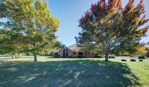 18786 Creekview Rd, Sanger, TX 76266