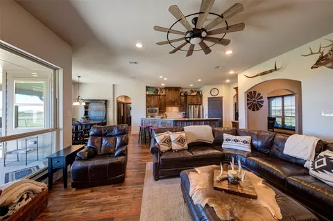 Living - 4560 Huling Rd, Sanger, TX 76266 photo 1 of 2