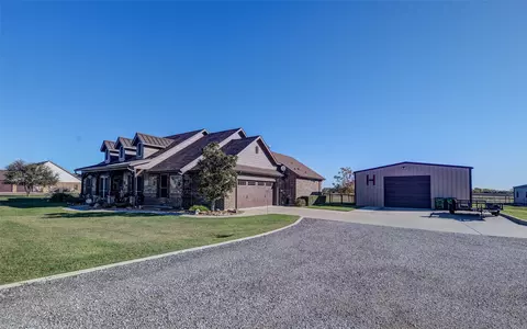 Exterior - 4560 Huling Rd, Sanger, TX 76266 photo 2 of 8