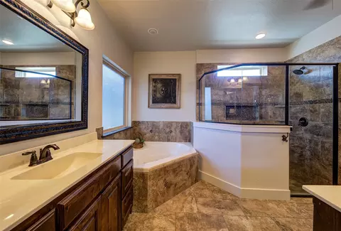 Bath - 4560 Huling Rd, Sanger, TX 76266 photo 1 of 3