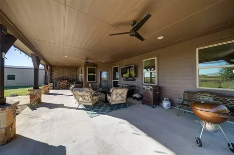 Exterior - 4560 Huling Rd, Sanger, TX 76266 photo 4 of 8