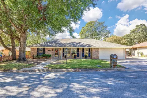 1745 Cynthia Ln, Hurst, TX 76054