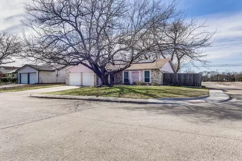 2301 Windchime Dr, Grand Prairie, TX 75051