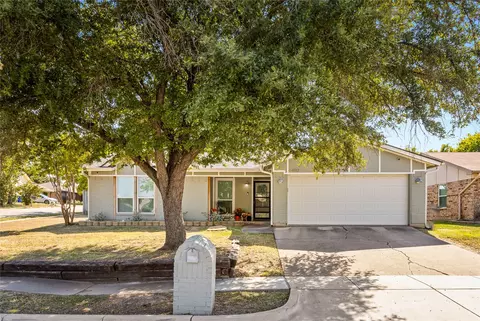 6480 Green Ridge Dr, Watauga, TX 76148