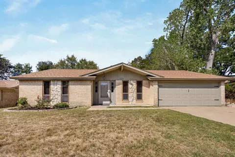 929 Gettysburg Pl, Bedford, TX 76022