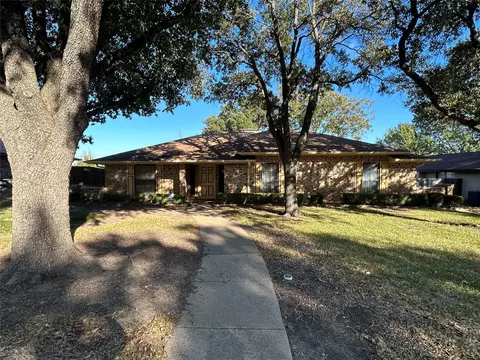 520 Cambridge Dr, Desoto, TX 75115