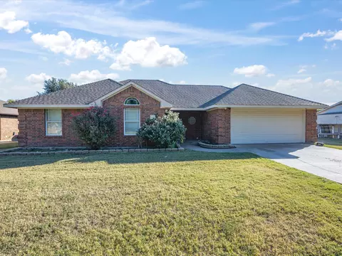 1104 S Mulberry St, Ennis, TX 75119