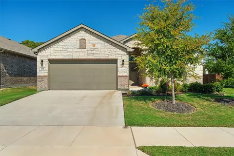 516 Dunmore Dr, Fort Worth, TX 76131