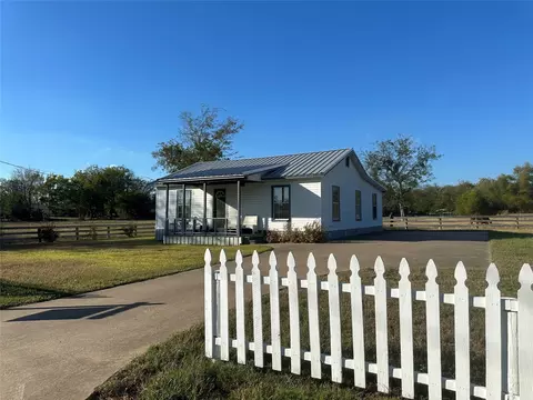 204 Jefferson St, Como, TX 75431