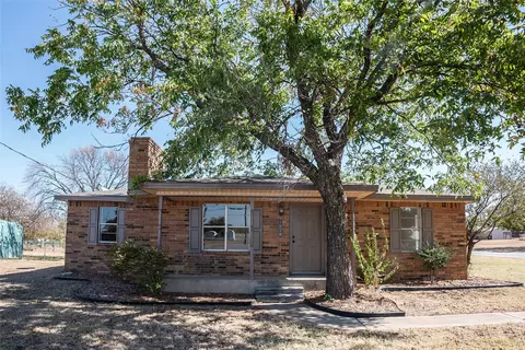 1226 Clay St, Nocona, TX 76255