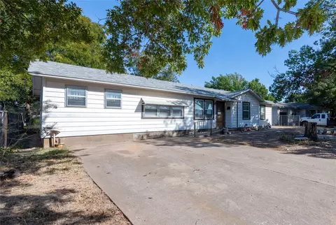 1110 E Ikard St, Henrietta, TX 76365