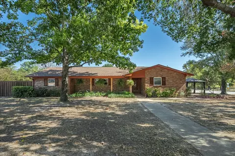 689 S Oak St, Van, TX 75790