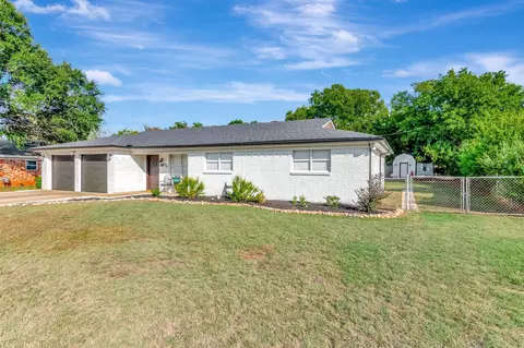 304 Arcadia St, Hurst, TX 76053
