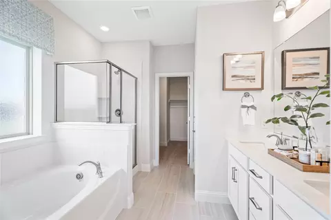 Bath - 2000 Briarbrook Dr, Denton, TX 76207 photo 1 of 1