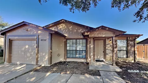 4237 Spindletree Ln, Fort Worth, TX 76137