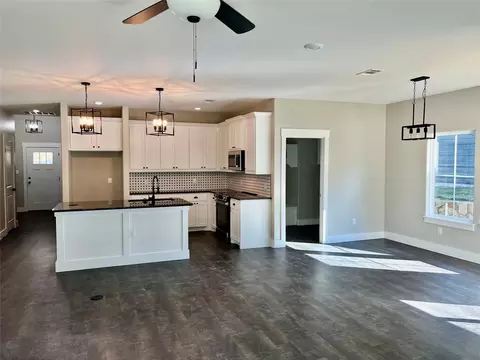 1101 Oak Dr, Denison, TX 75020